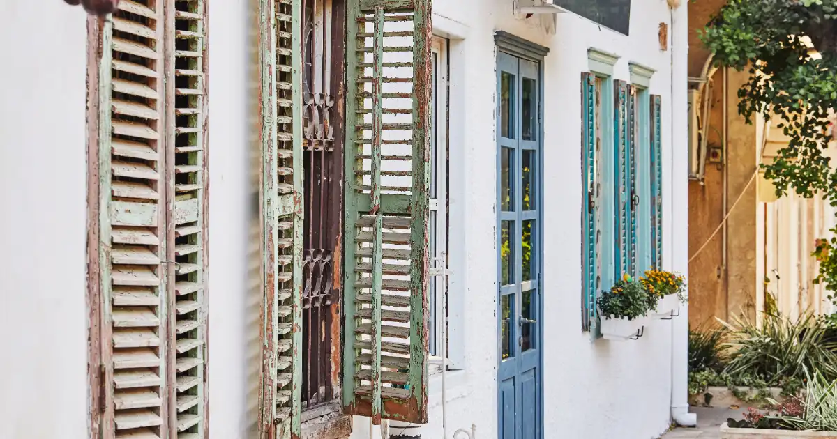 You are currently viewing How Often You Should Repaint in Salt-Air Neighborhoods